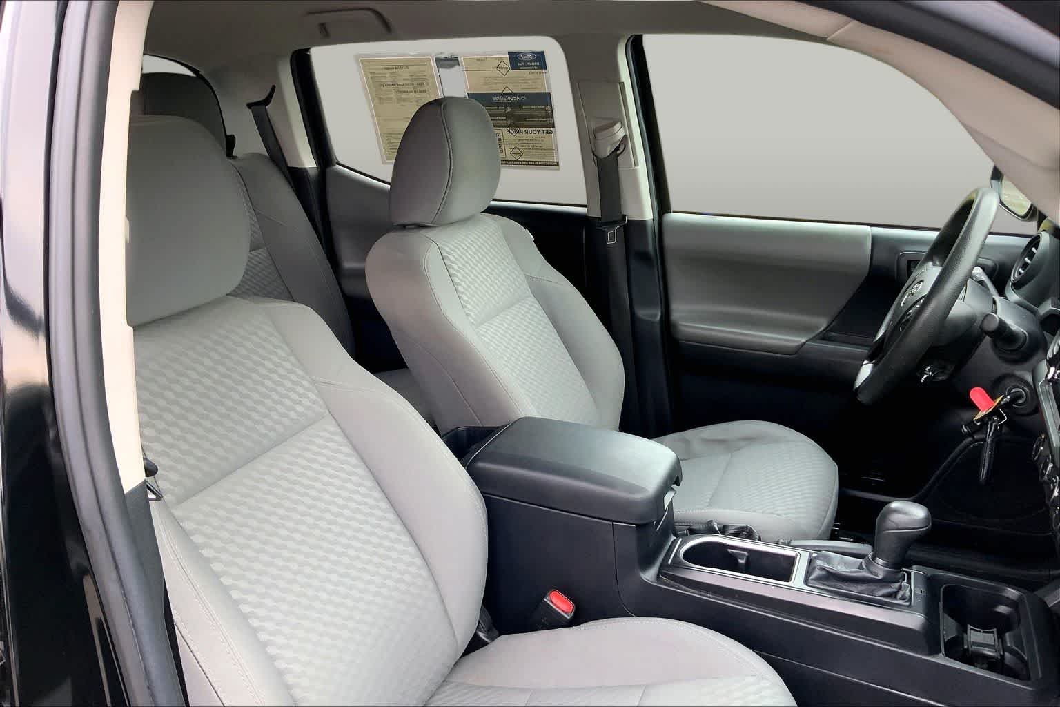 Used 2021 Midnight Black Metallic Toyota SR image 9