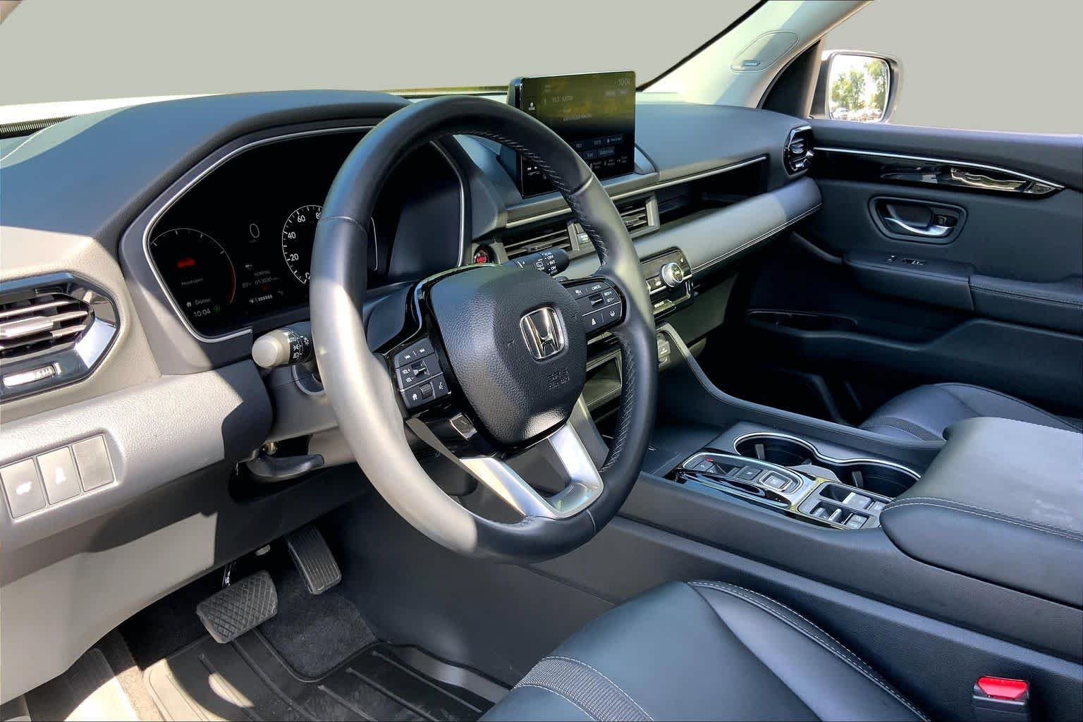 Certified Used 2025 Platinum White Pearl Honda AWD TRG image 18