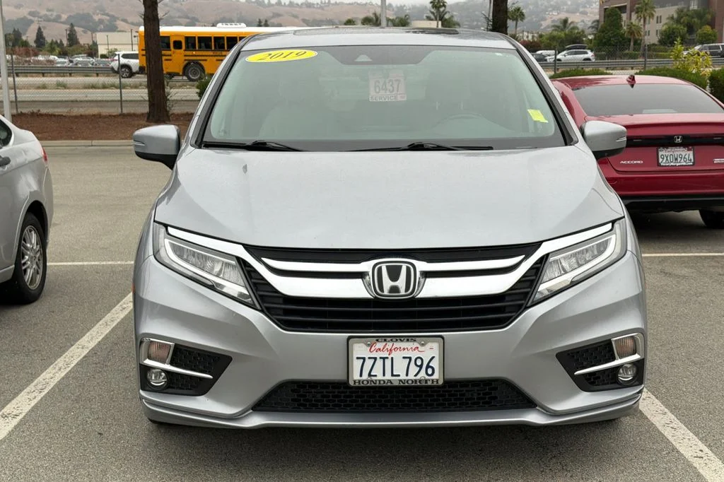 Used 2018 White Diamond Pearl Honda Touring image 3