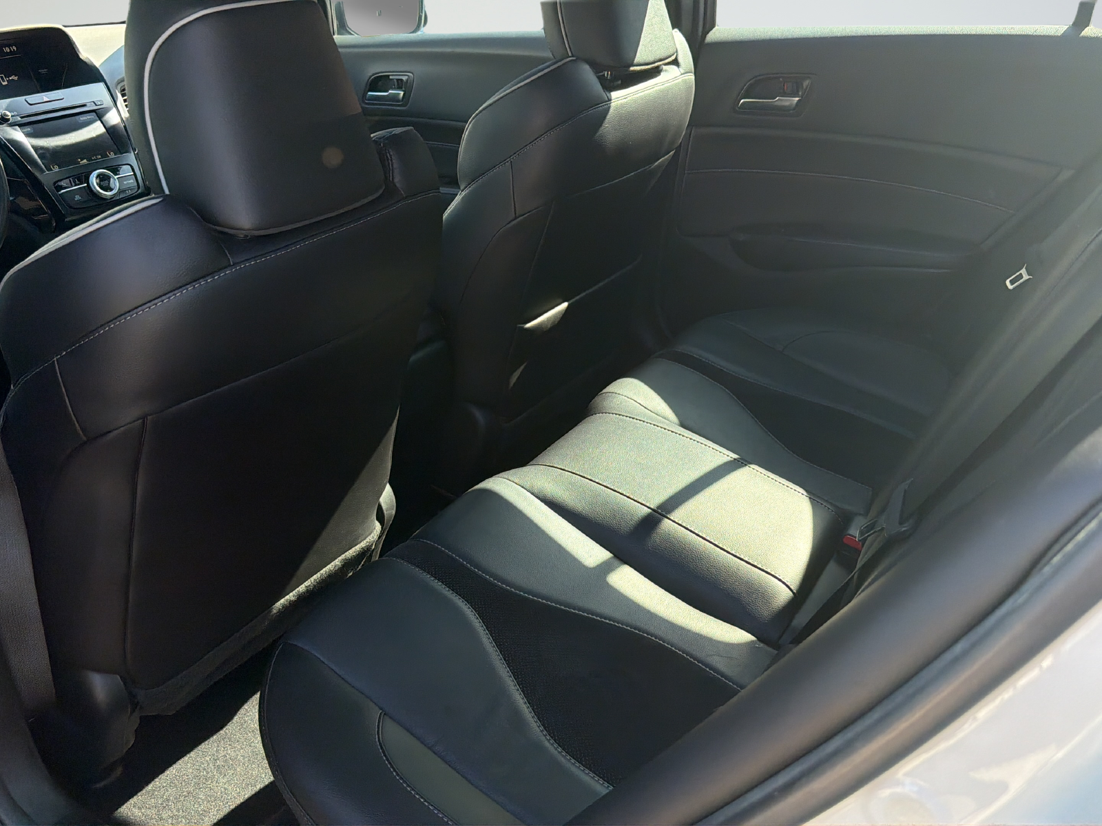 Used 2020 Platinum White Pearl Acura Premium and A-SPEC Packages image 38