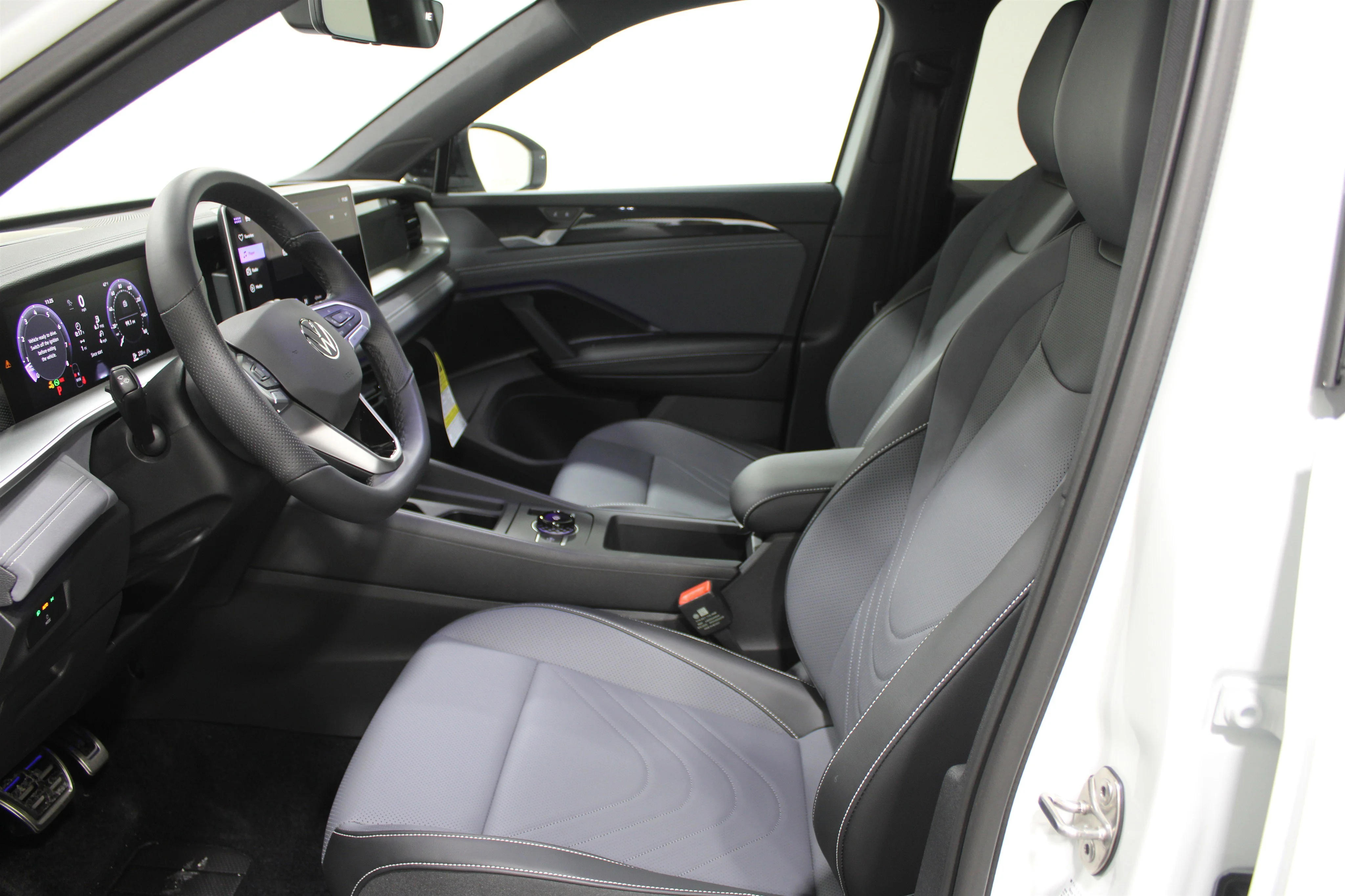 New 2026 Opal White Pearl Volkswagen SE R-Line Black image 3