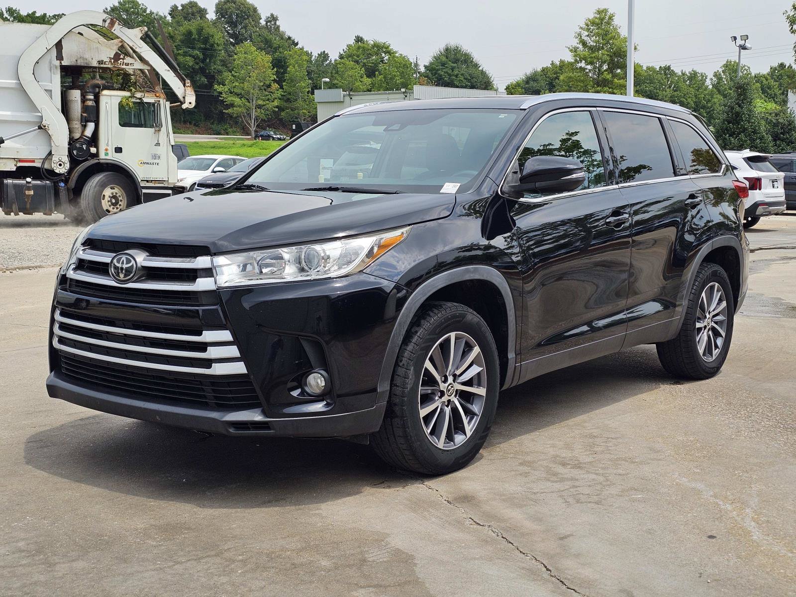 Used 2019 Black Toyota  image 1