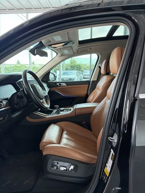 Used 2020 Blue BMW xDrive40i image 7