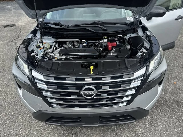Used 2025 Silver Nissan S image 29