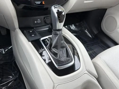 Certified Used 2022 White Nissan SL image 15