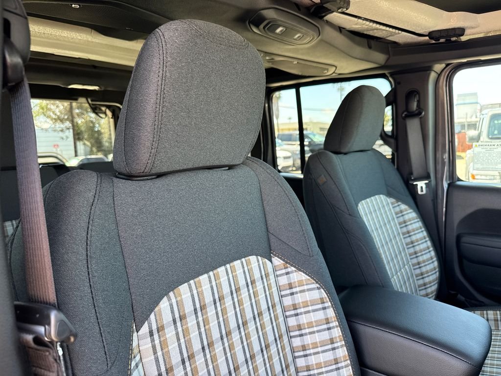 New 2026 Granite Crystal Metallic Clear-Coat Exterior Paint Jeep 85th Anniversary Edition image 14
