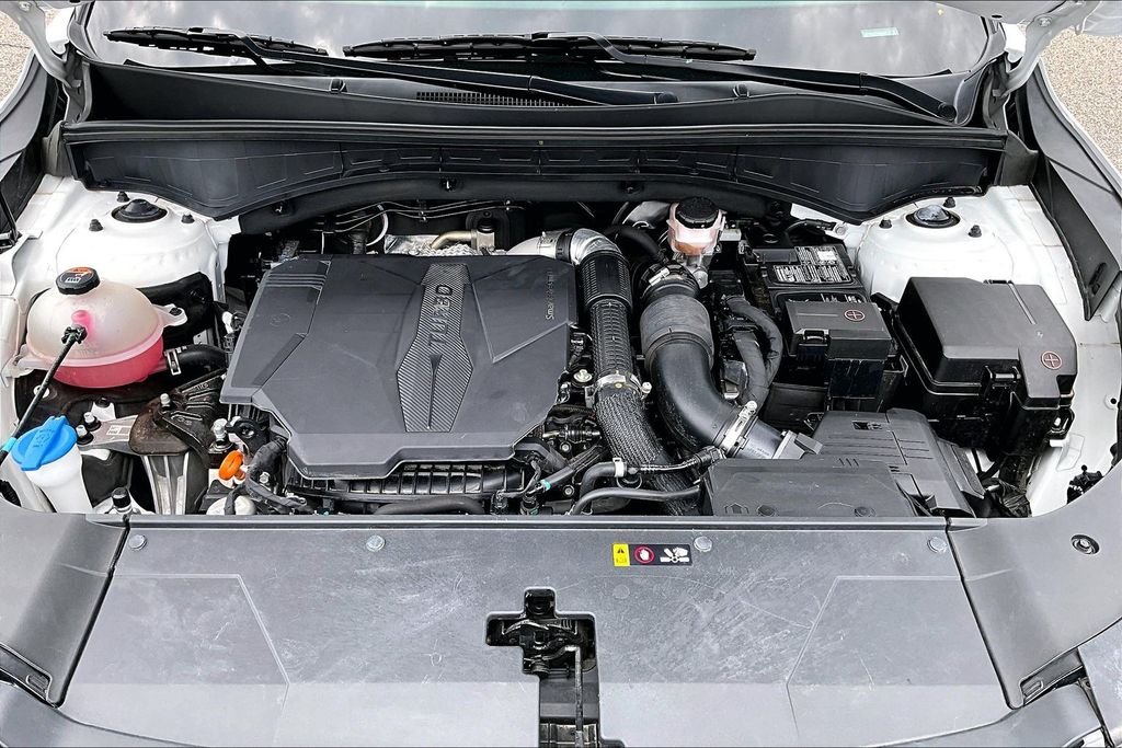Used 2024 White Kia X-Line EX image 9