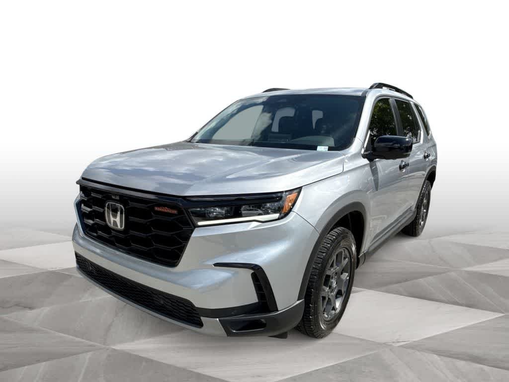 Used 2025 Lunar Silver Metallic Honda TrailSport image 4