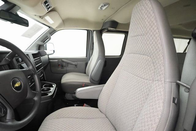 2024 Chevrolet Express Passenger LT - Photo 9