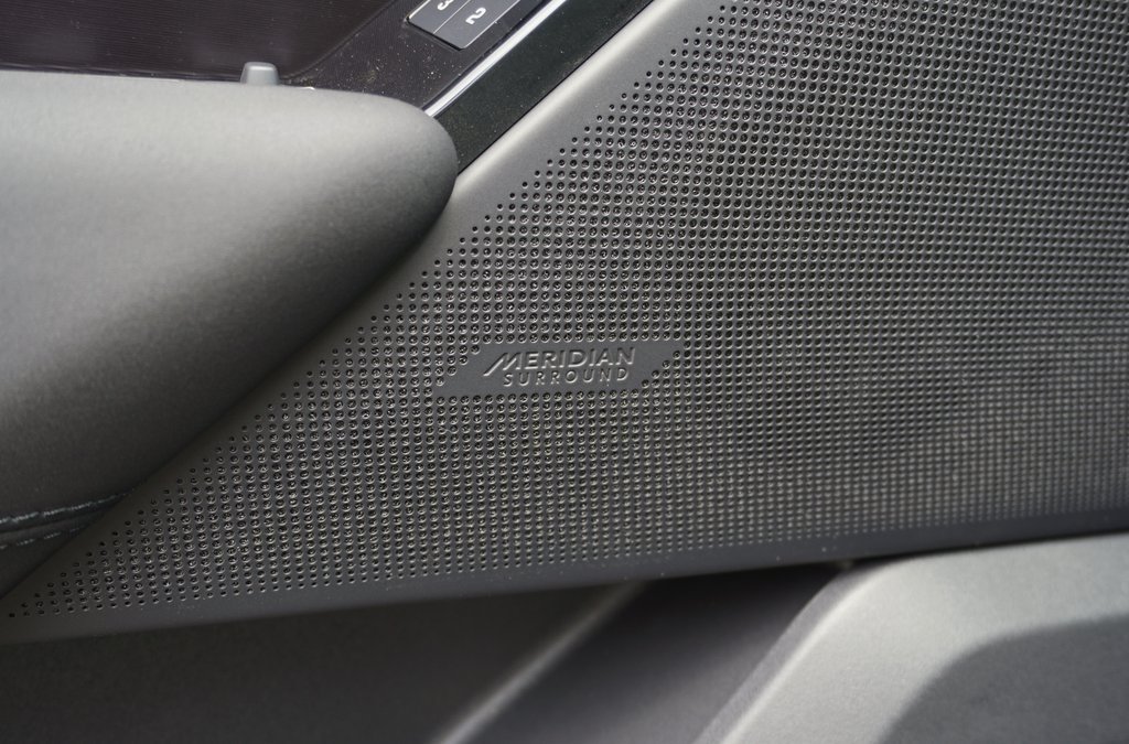 2026 LAND ROVER RANGE ROVER VELAR - Image 10