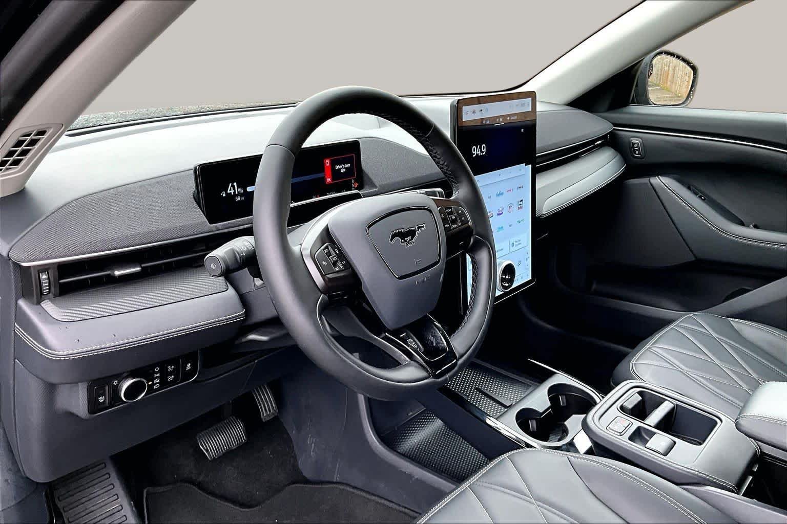 Used 2025 Shadow Black Ford Select image 17