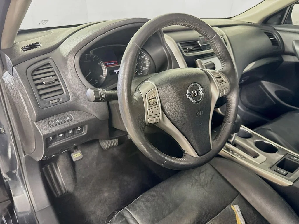 Used 2015 Blue Nissan 3.5 SL image 9