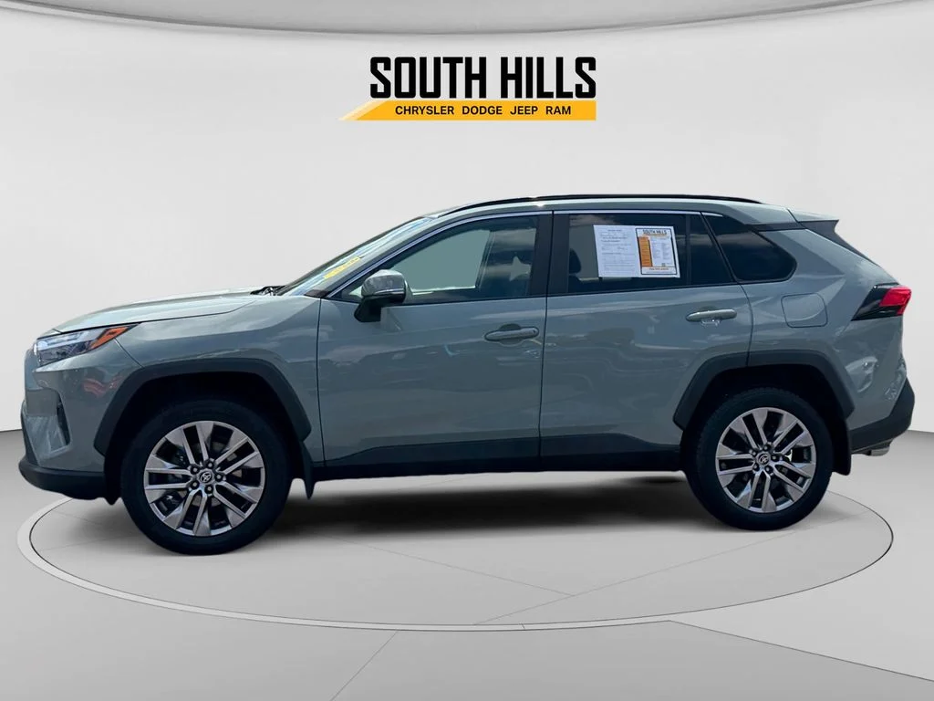 Used 2022 Green Toyota XLE Premium image 2