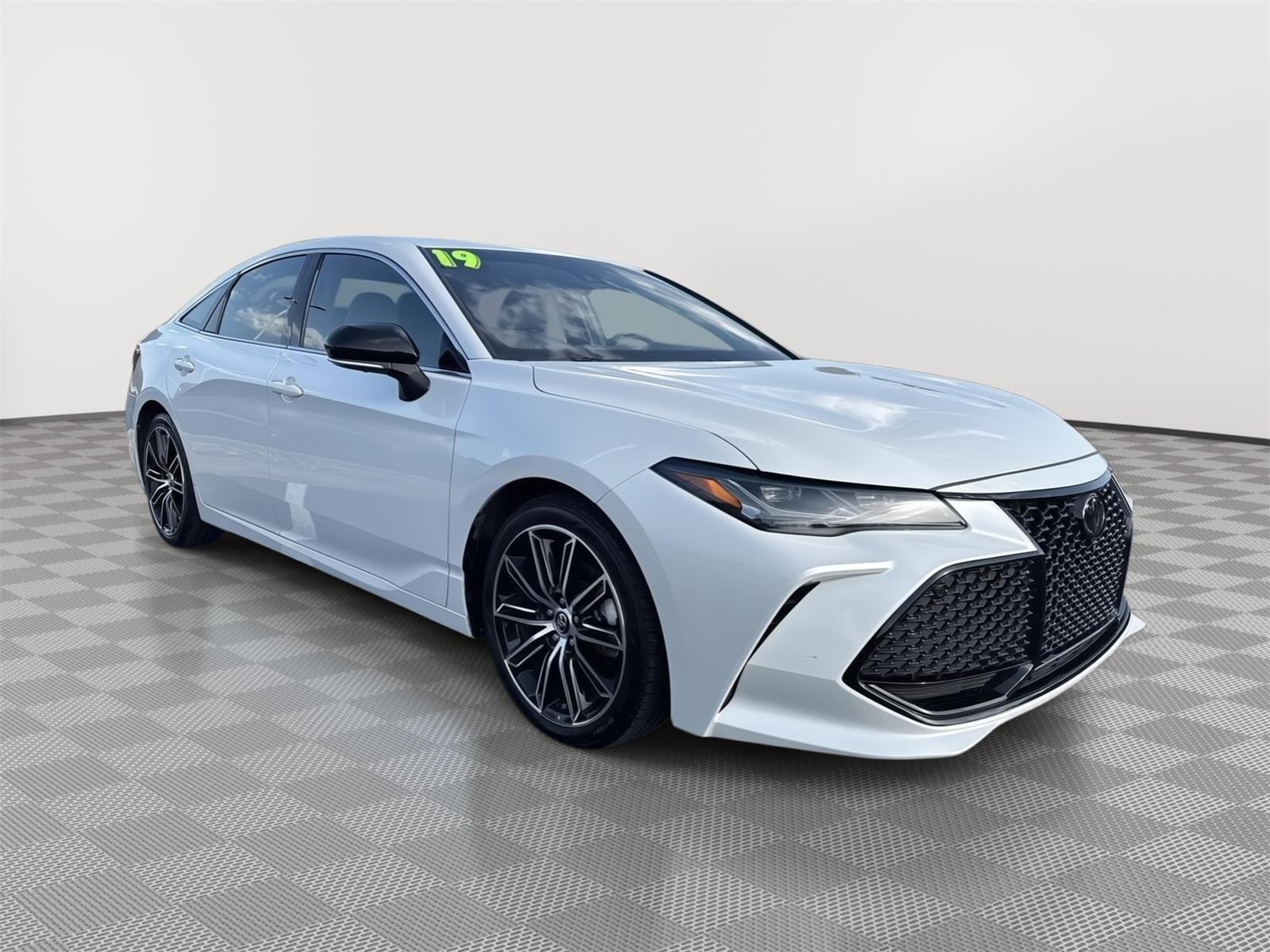 Certified Used 2019 Wind Chill Pearl Toyota Touring image 1