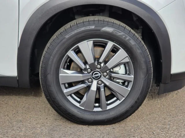 2025 Nissan Pathfinder SV - Photo 8