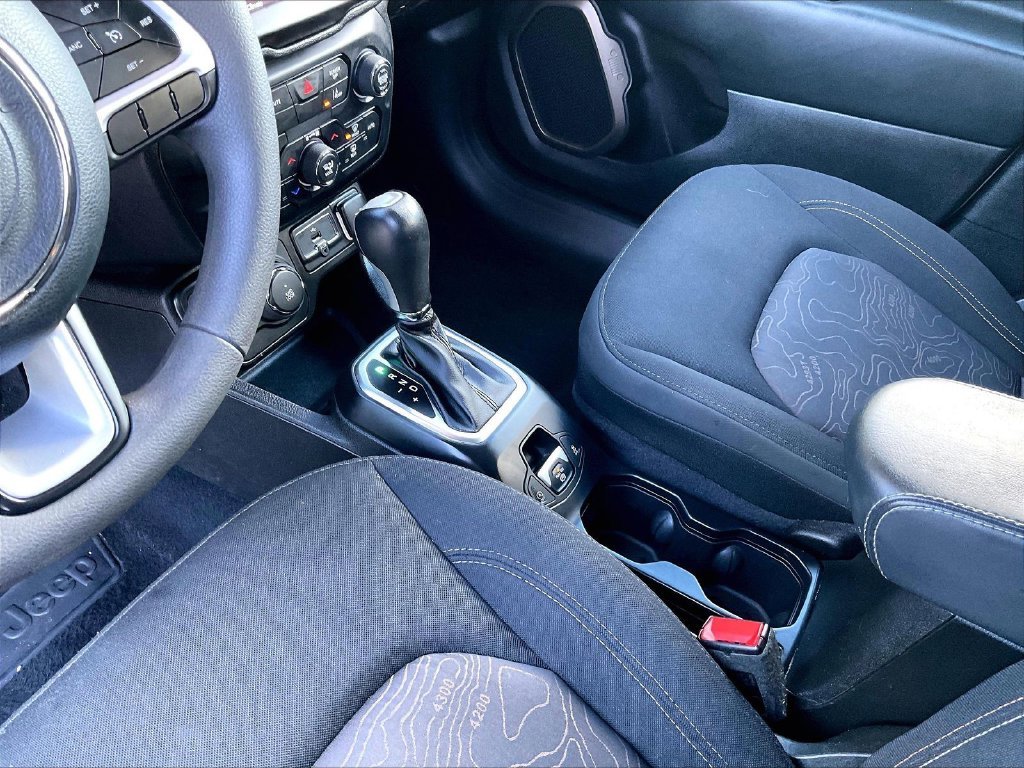 Used 2023 White Jeep Latitude image 20