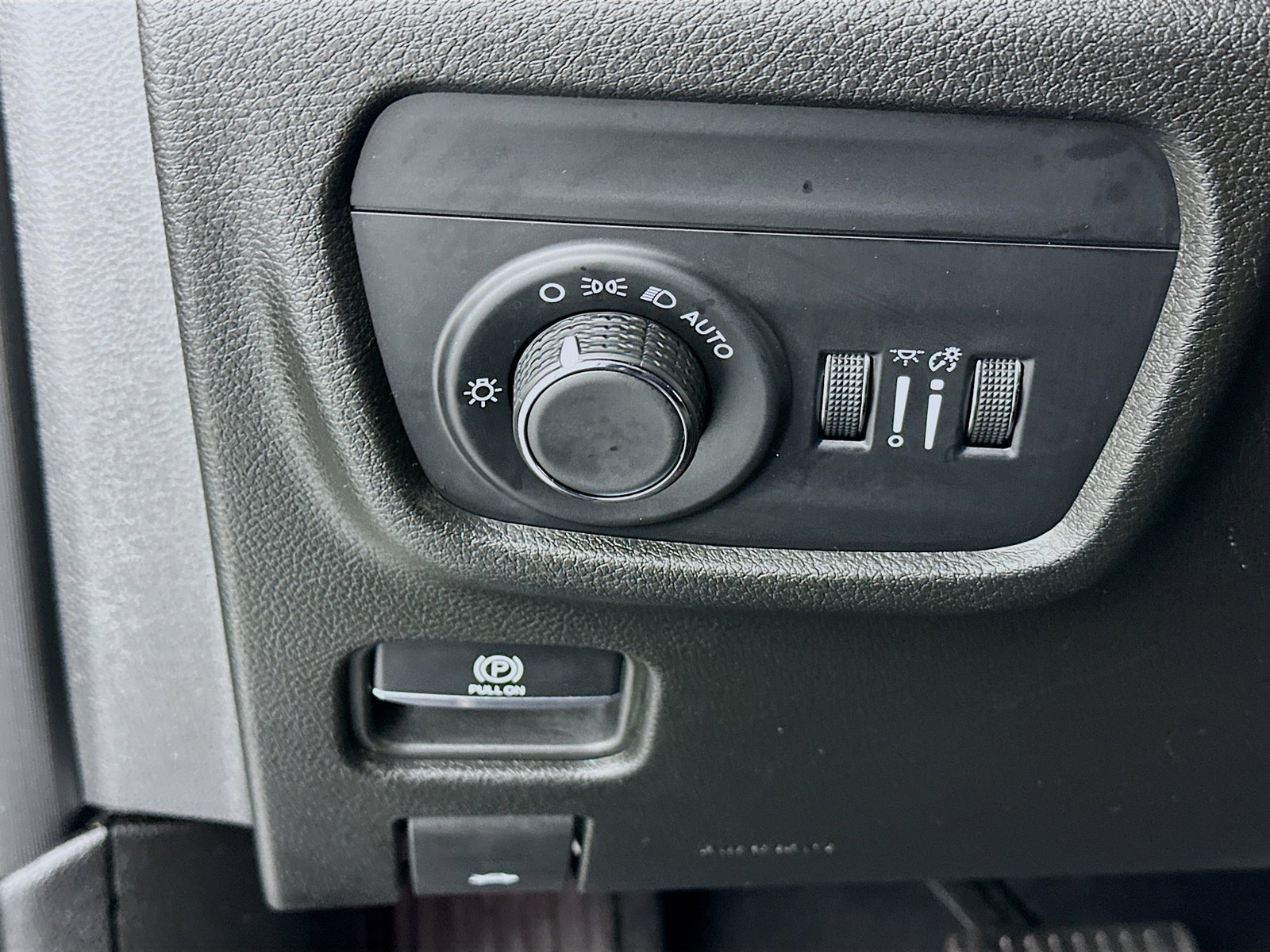 2023 Jeep Grand Cherokee L Altitude - Photo 11