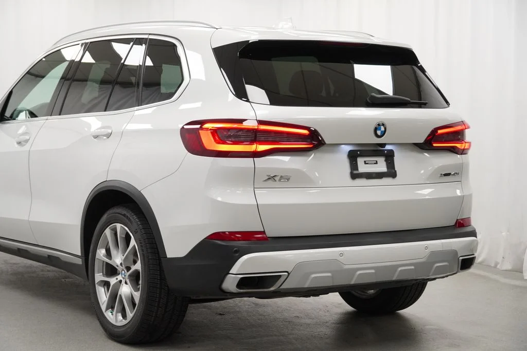 Used 2022 White BMW xDrive40i image 11
