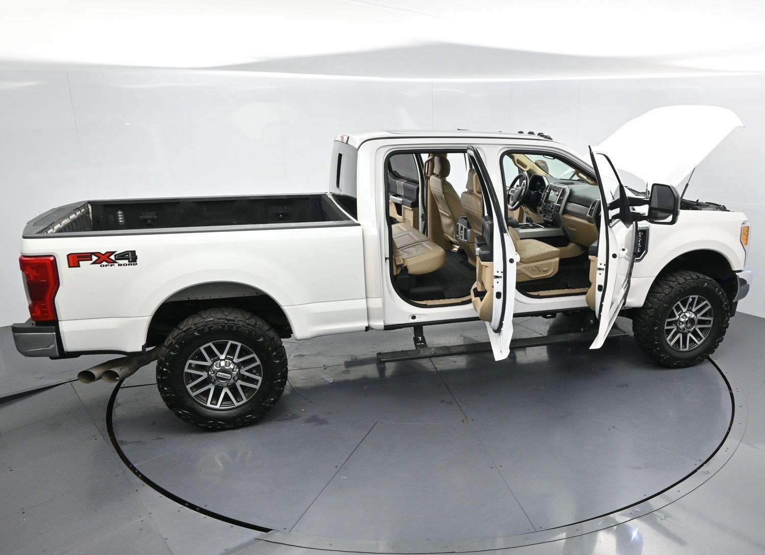 Used 2017 White Platinum Metallic Tri-Coat Ford Lariat image 45