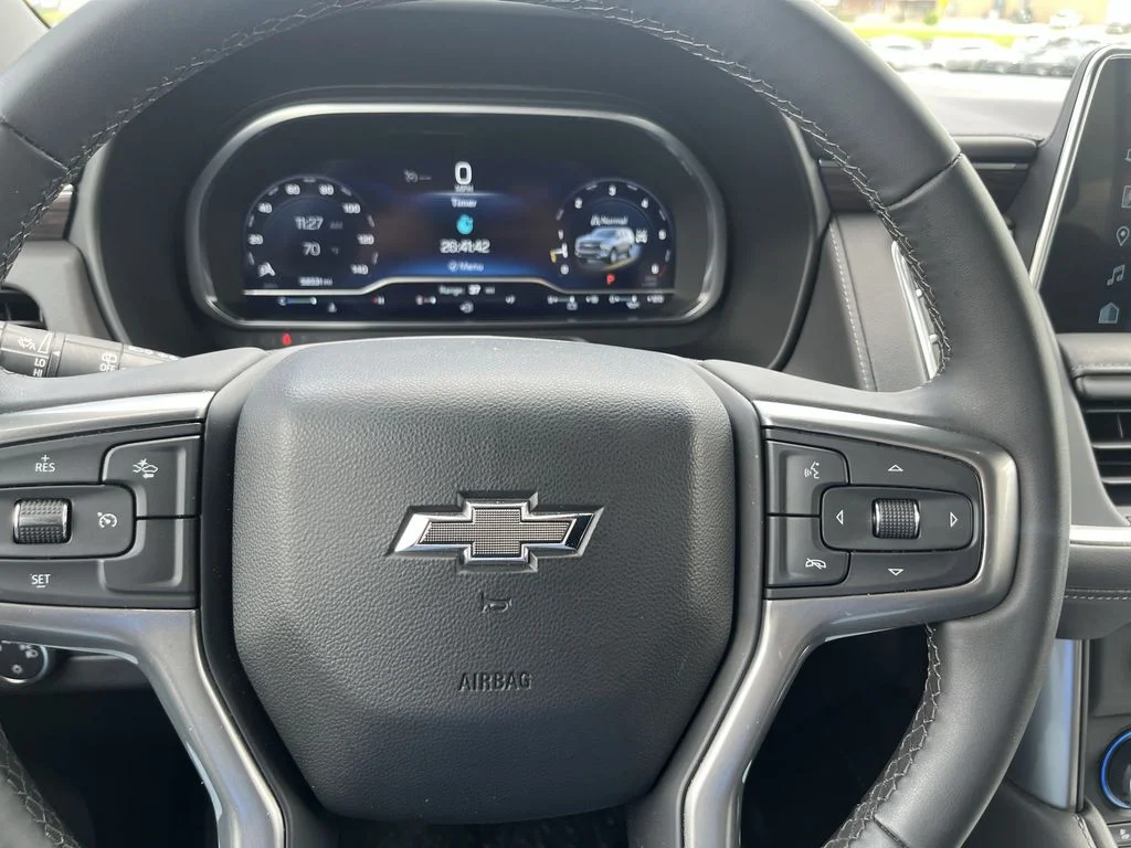 Used 2023 Gray Chevrolet Z71 image 21