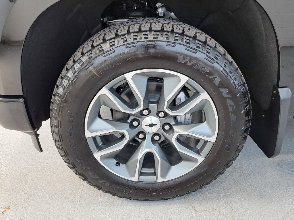 2026 Chevrolet Silverado 1500 RST Crew Cab Pickup Slide 15