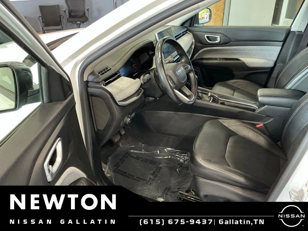 Used 2022 Bright White Clearcoat Jeep Latitude Lux image 6