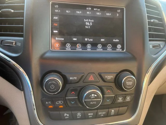 Used 2020 Billet Silver Metallic Jeep Laredo E image 11