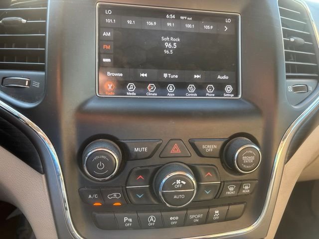 Used 2020 Silver Jeep Laredo E image 11