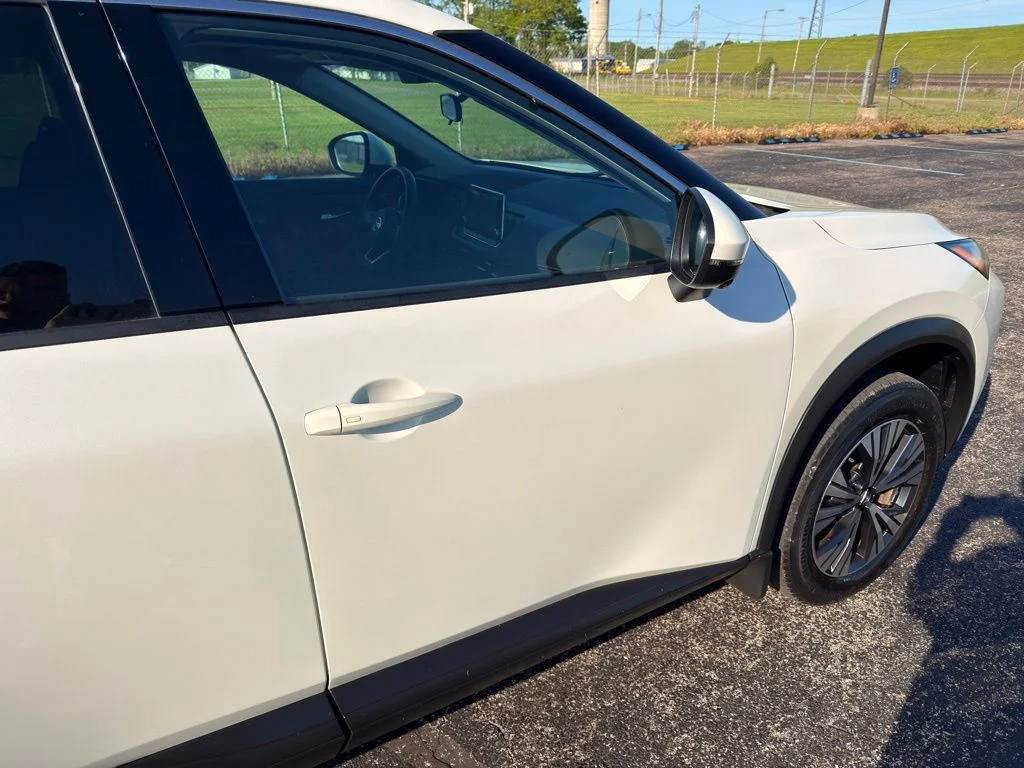Used 2021 White Nissan SV image 9