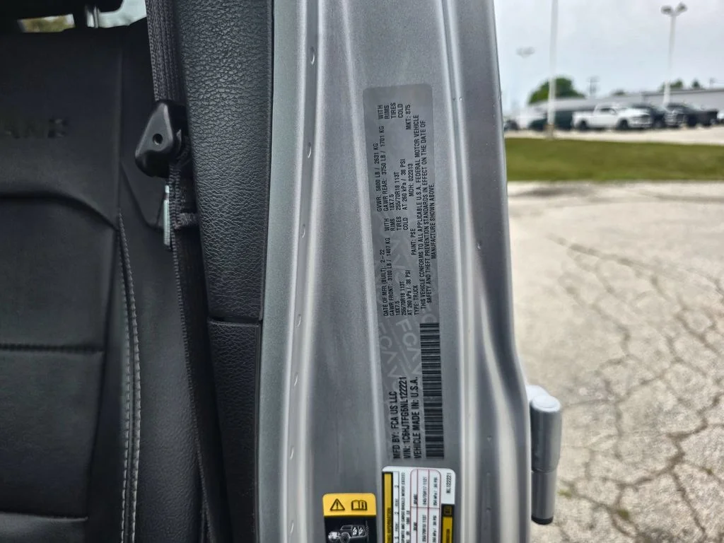 Used 2022 Silver Jeep Overland image 35