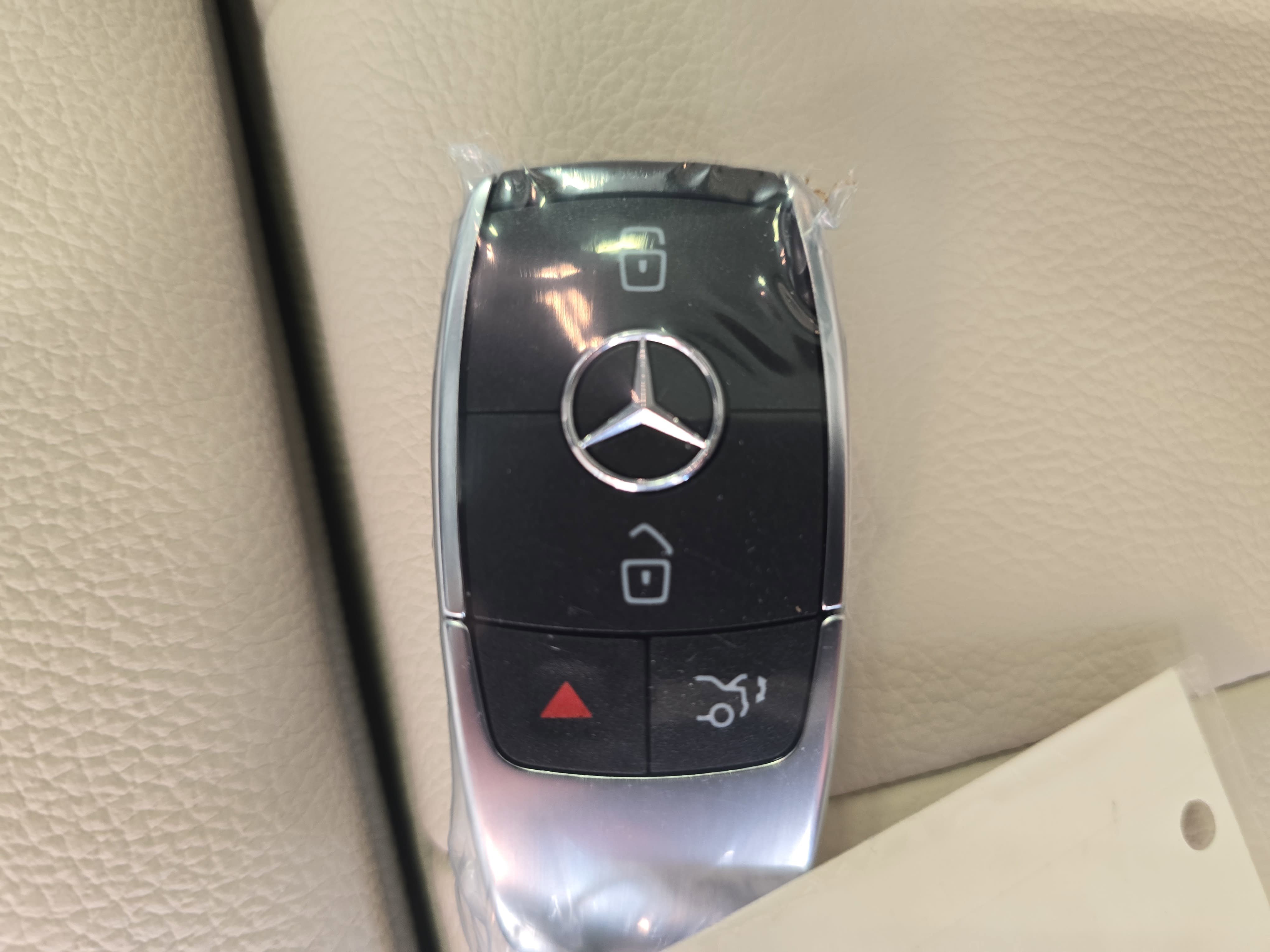 New 2026 Polar White Mercedes-Benz GLA250 image 36