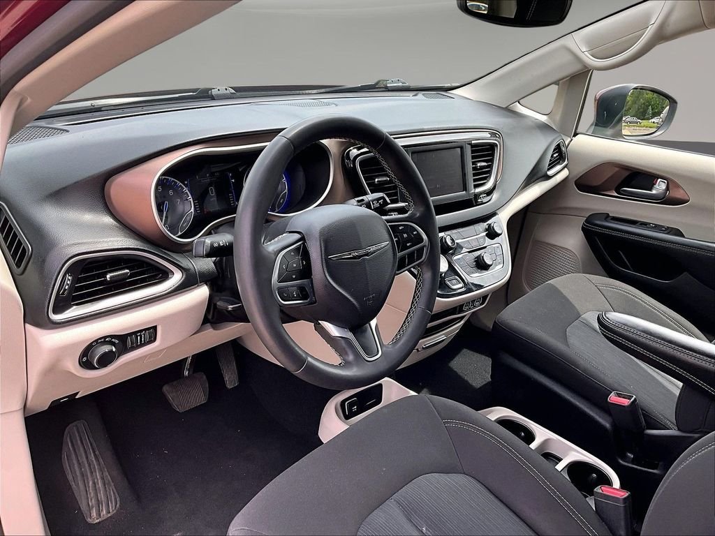 Used 2023 Red Chrysler LX image 22
