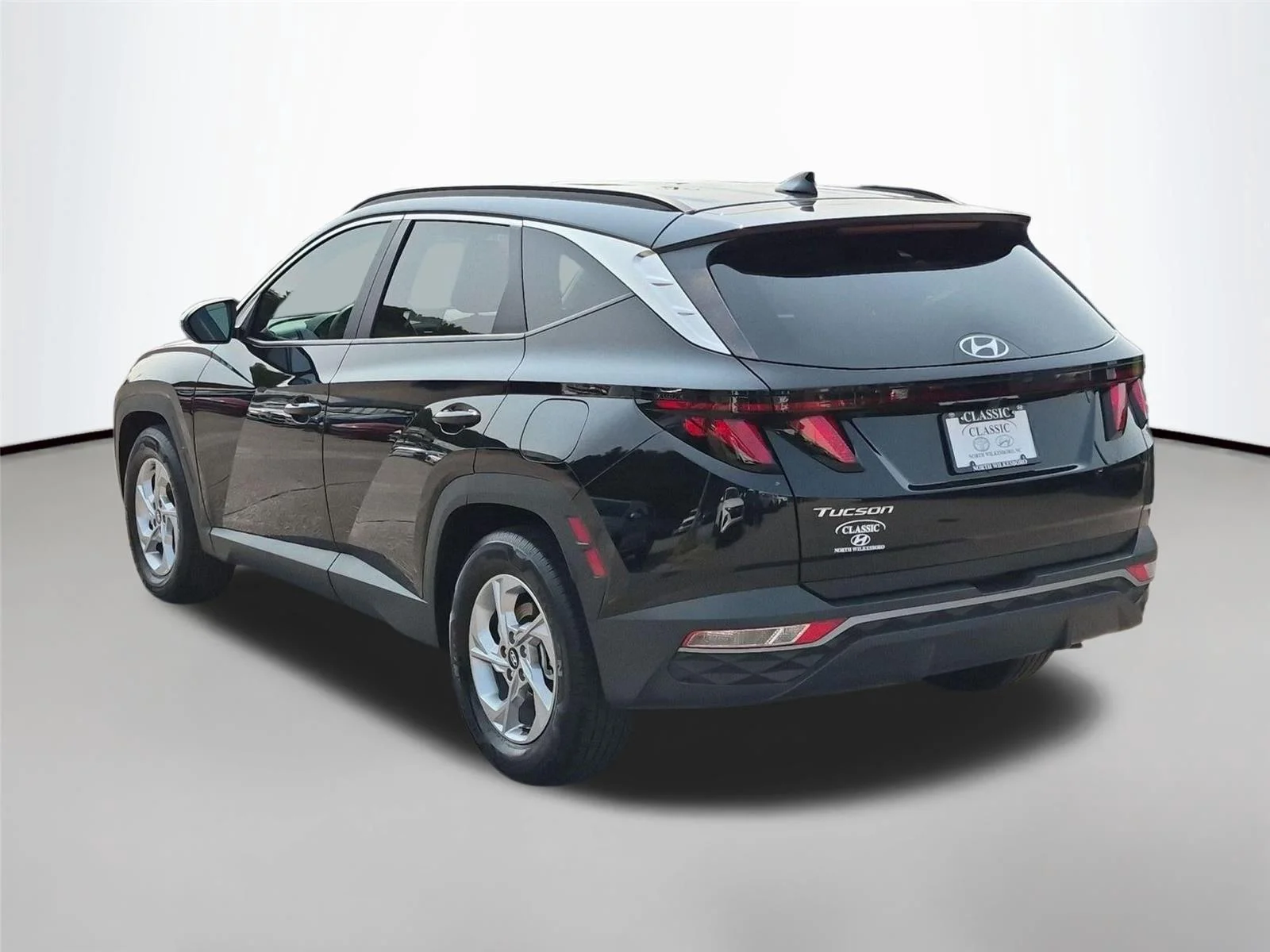 Used 2024 Black Pearl Hyundai SEL image 3