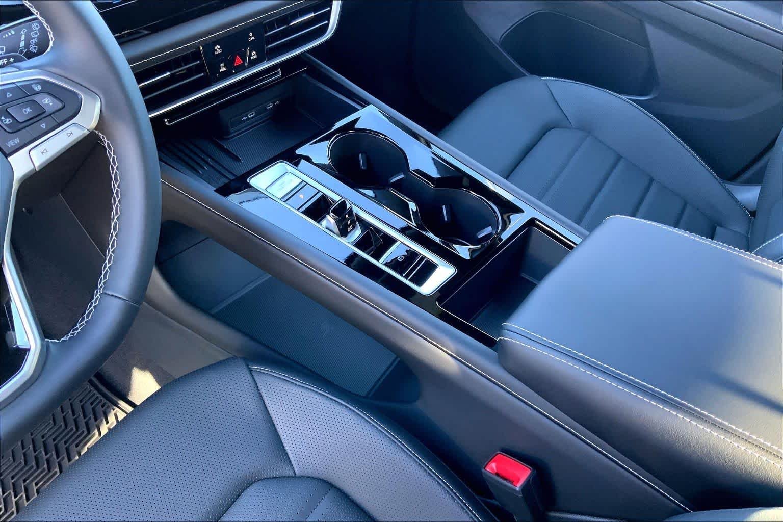 New 2026 Deep Black Pearl Volkswagen 2.0T SEL image 7
