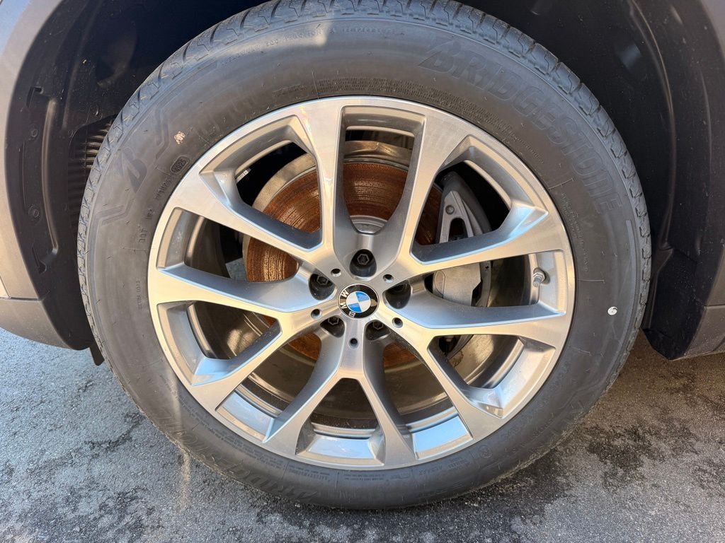 New 2026 Skyscraper Grey Metallic BMW xDrive40i image 6