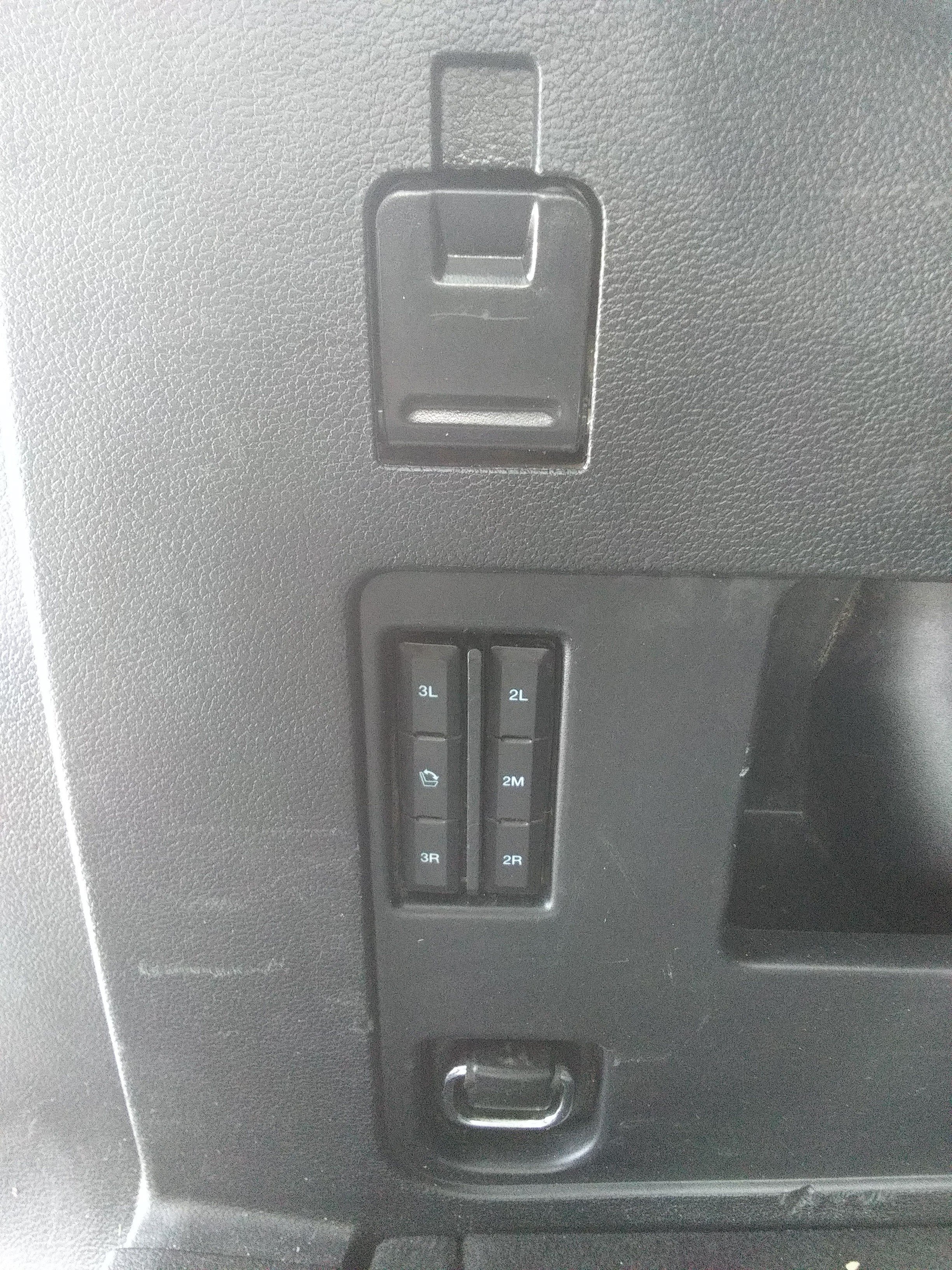 Used 2020 White Ford Limited image 9