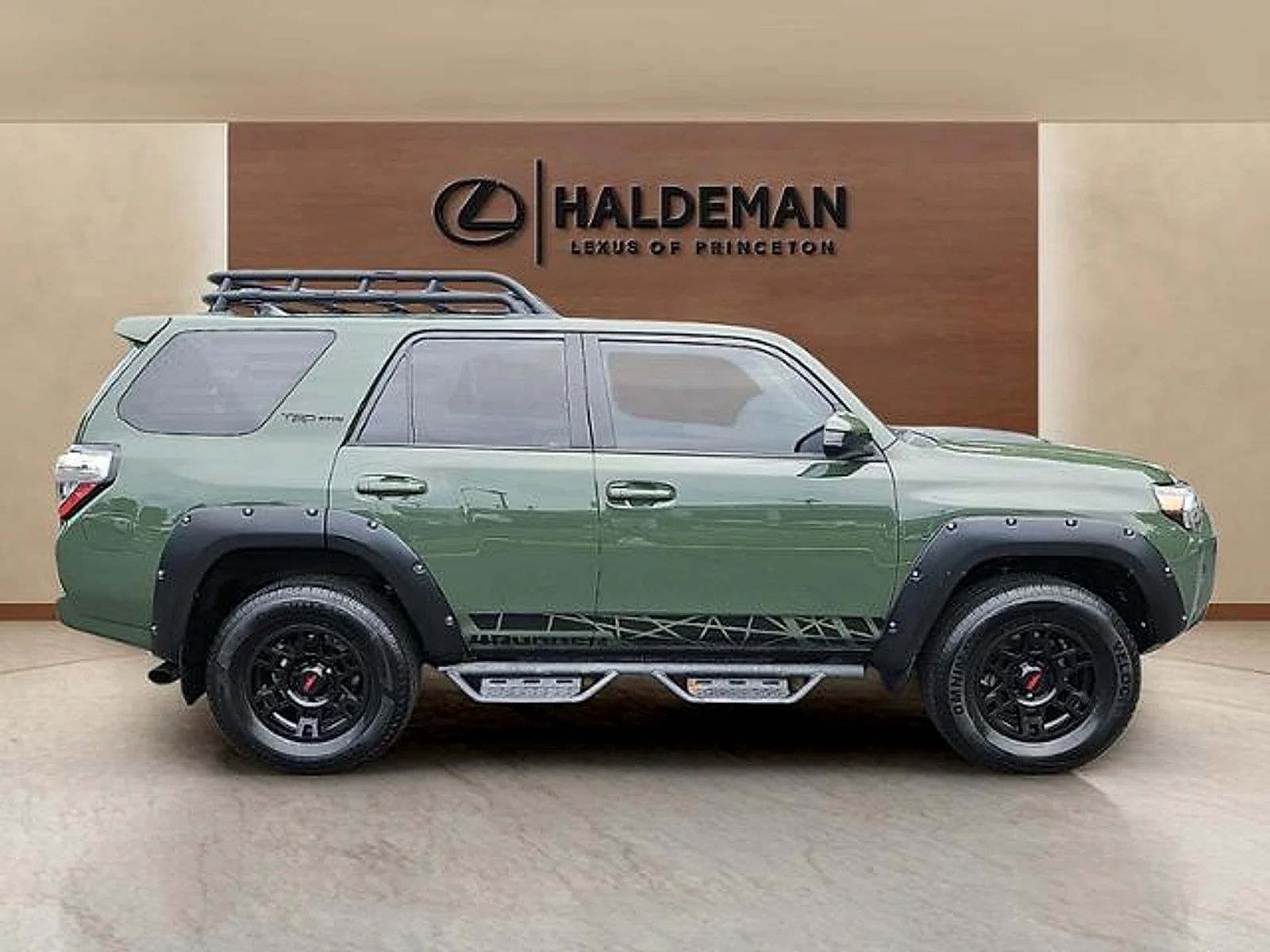 Used 2020 Hunter Green Toyota  image 7