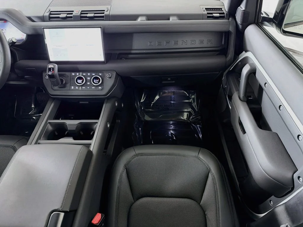 Used 2025 Fuji White Land Rover S image 27