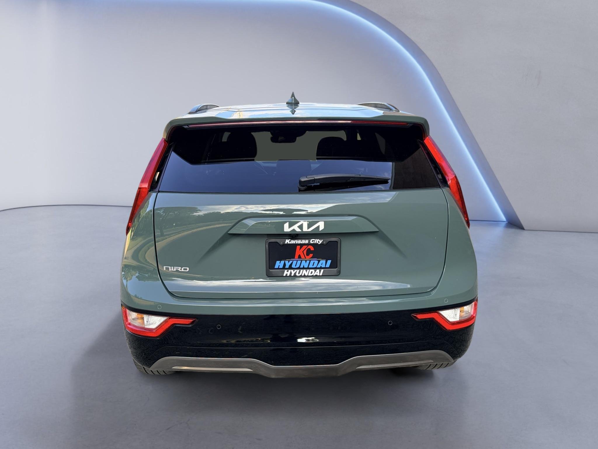 Used 2024 Cityscape Green Kia Wind image 4