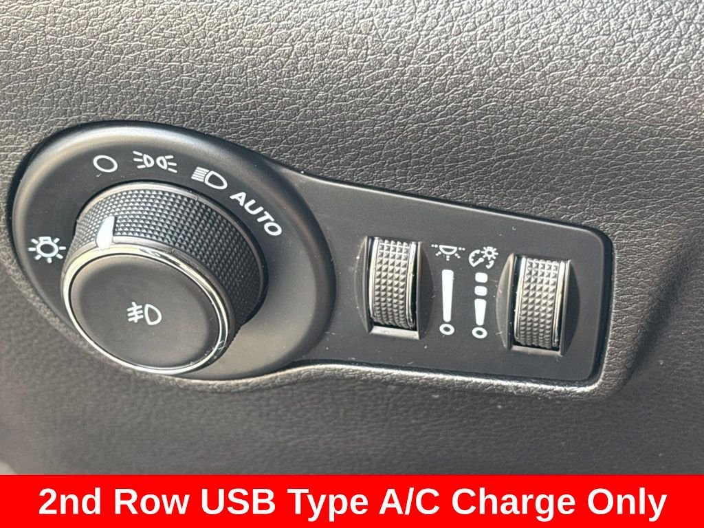 Used 2022 Black Jeep Latitude image 26