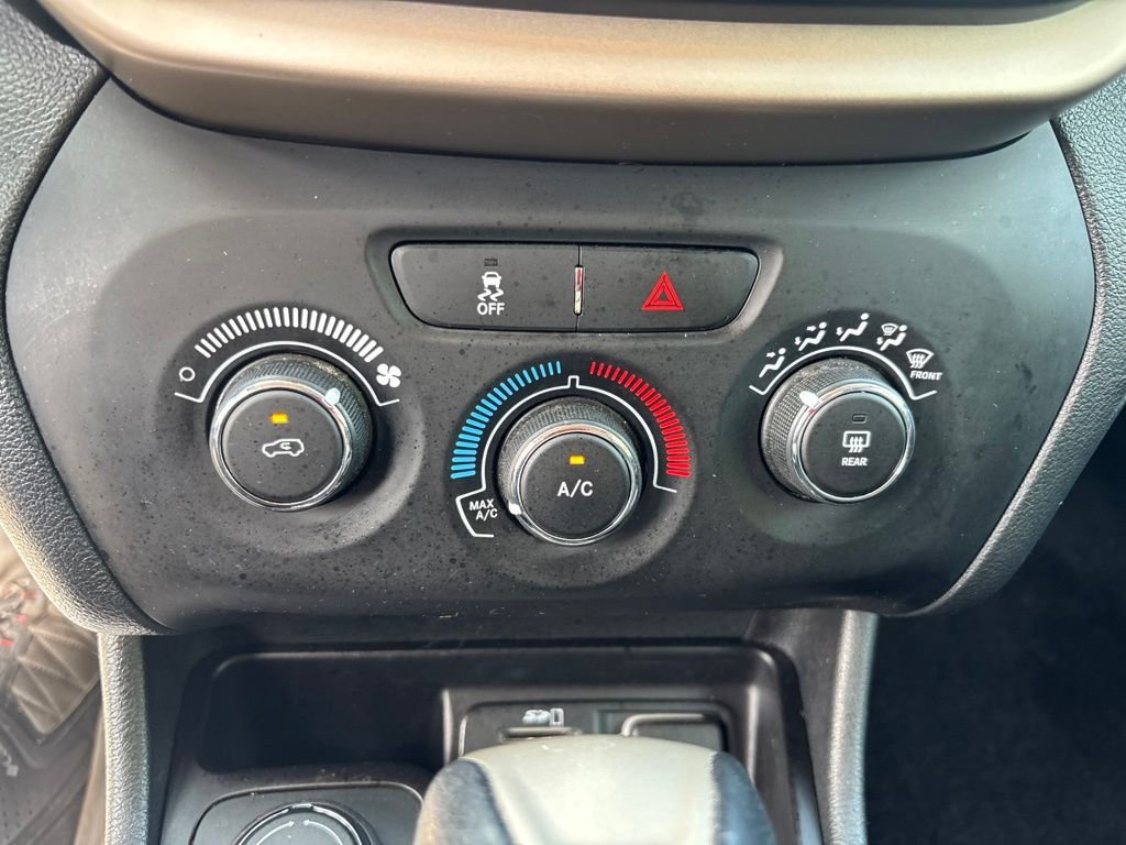 Used 2016 Silver Jeep Sport image 24