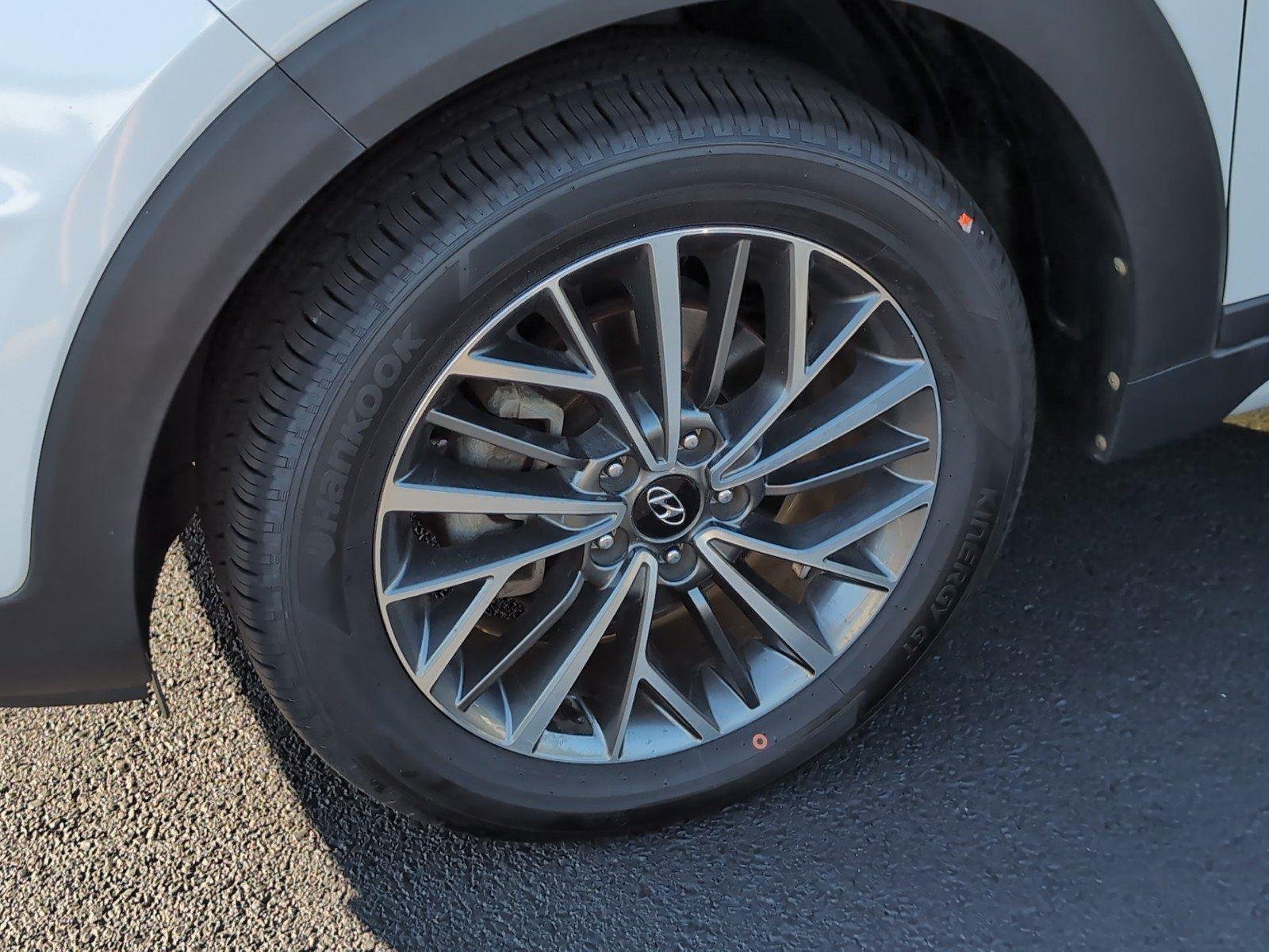 Used 2021 White Cream Hyundai SEL image 11