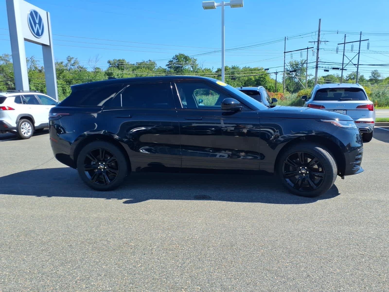 Used 2022 Santorini Black Metallic Land Rover R-Dynamic S image 4