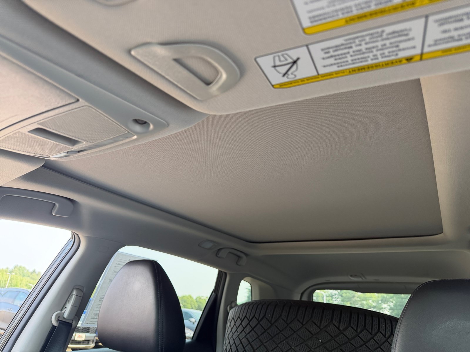 Used 2015 Super Black Nissan SL image 26