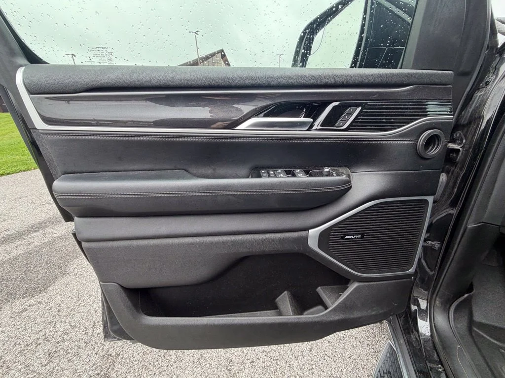 Used 2022 Diamond Black Cry Jeep Series I image 14