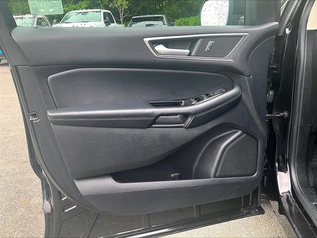 Used 2020 Black Ford SEL image 19