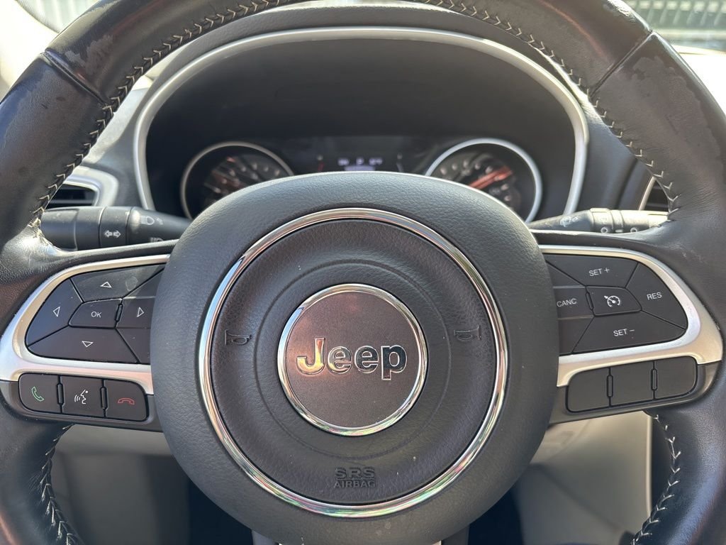 Used 2019 Black Jeep Latitude image 11