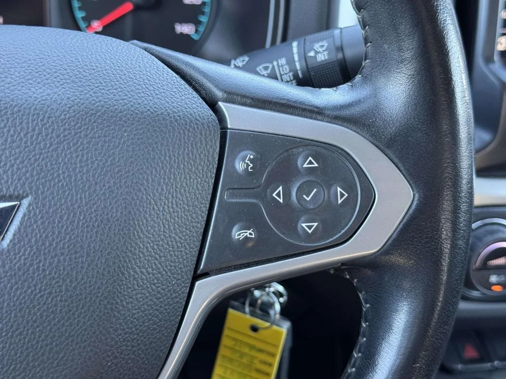 Used 2022 White Chevrolet LT image 23