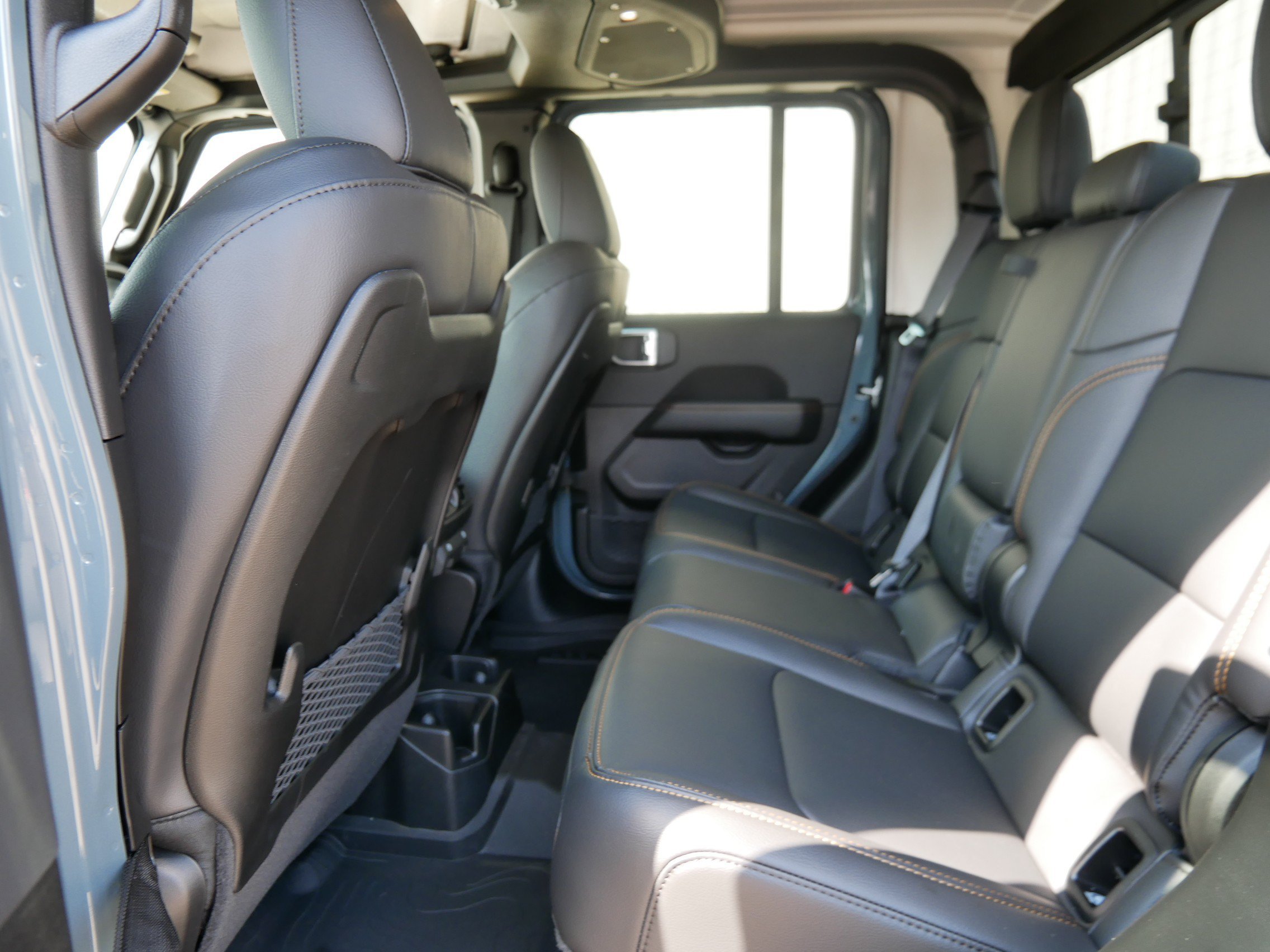 New 2026 Anvil Clear-Coat Exterior Paint Jeep Sahara image 9