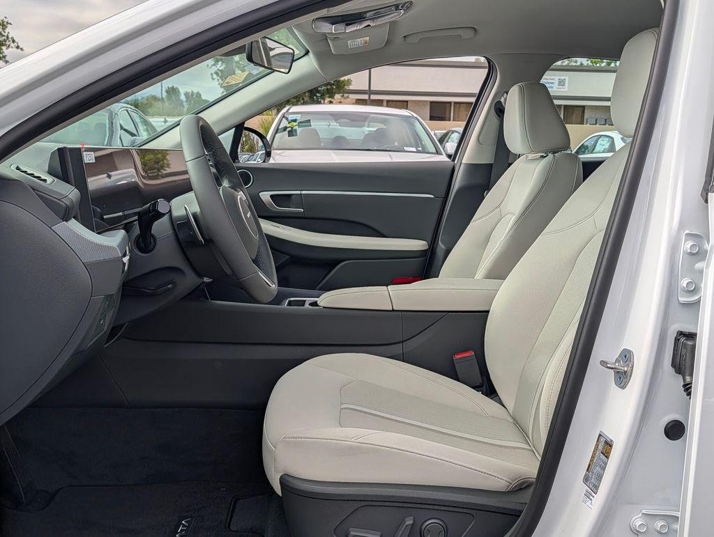 New 2026 White Hyundai SEL Sport image 10